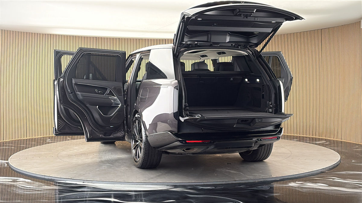 More views of Land Rover Range Rover