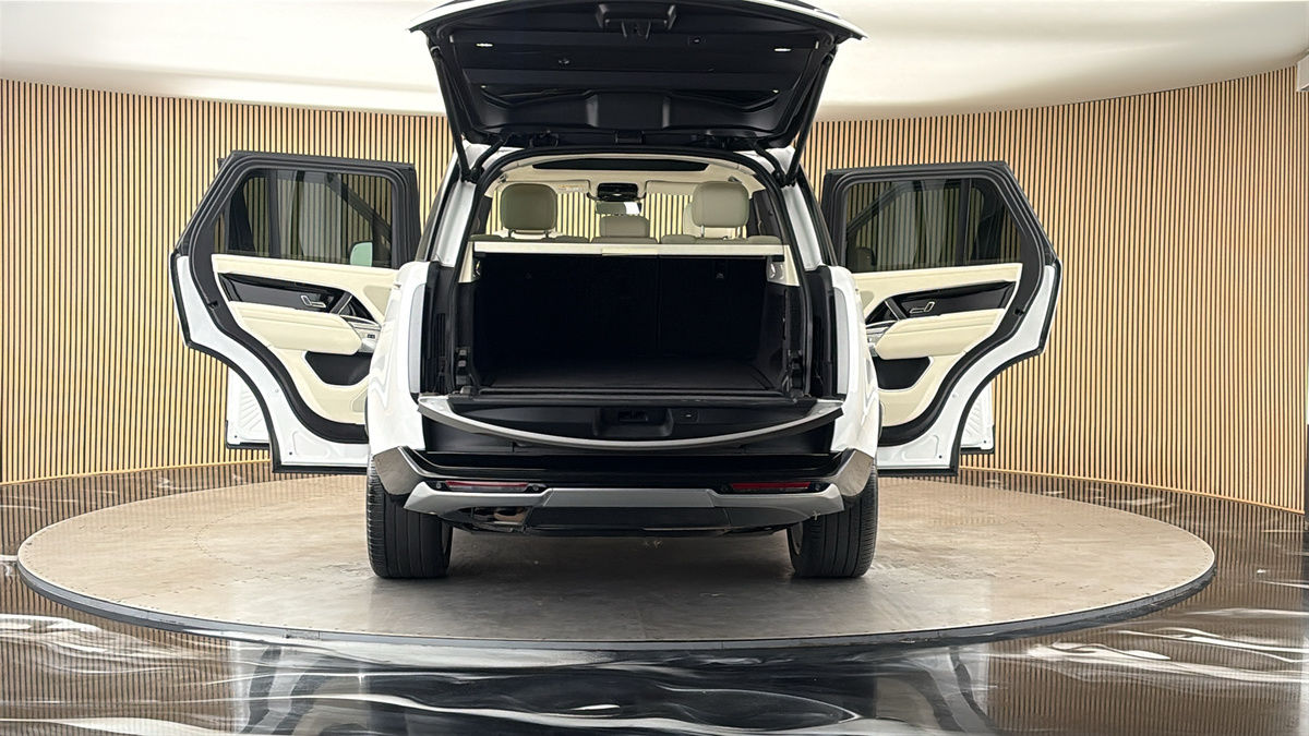 More views of Land Rover Range Rover