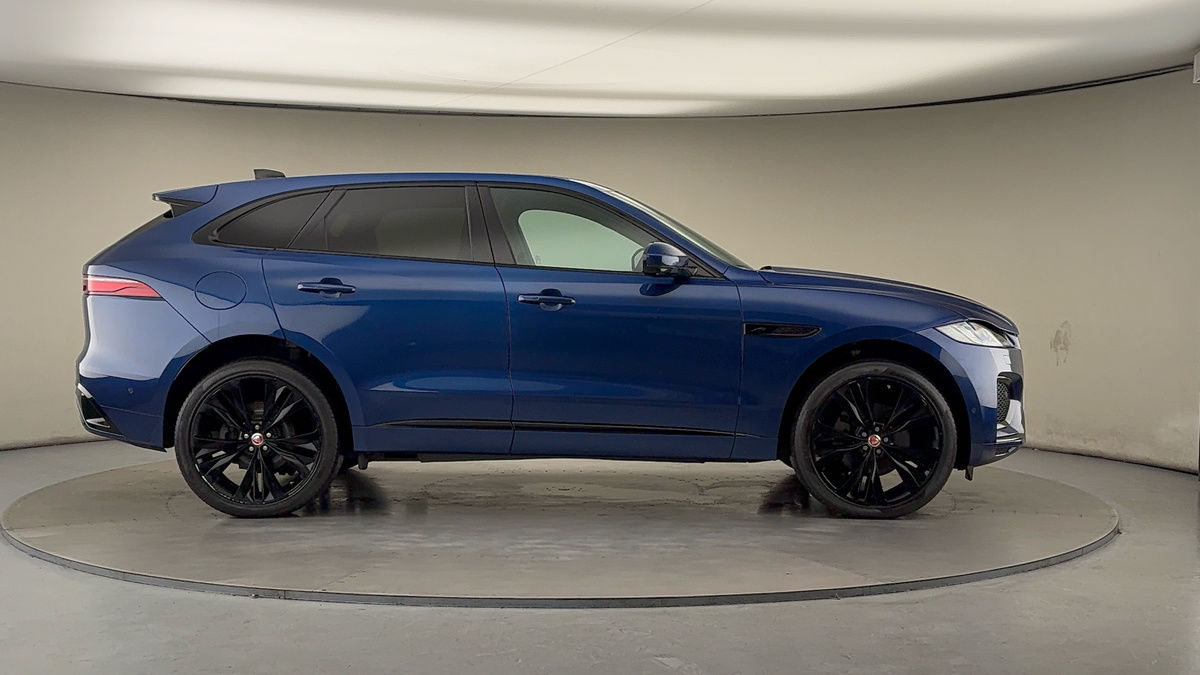 Jaguar F-PACE Image 16