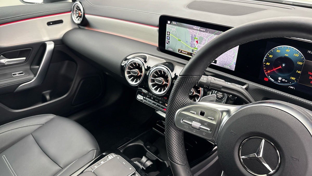 Mercedes-Benz CLA Image 24
