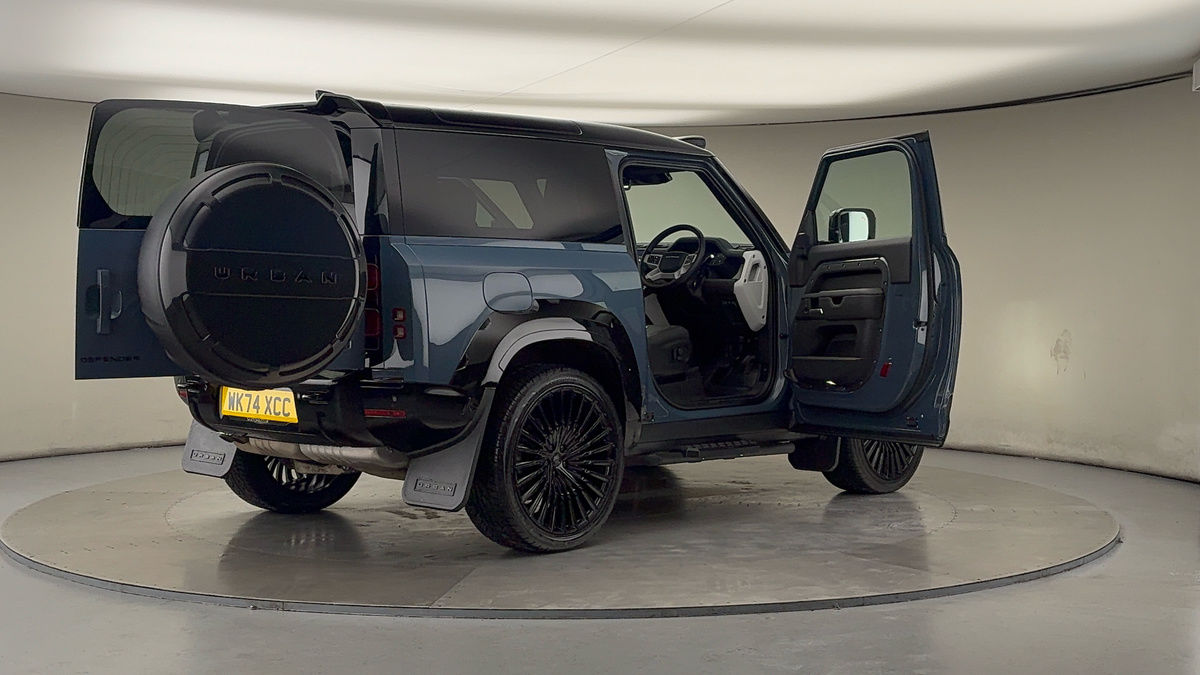 More views of Land Rover Defender 90