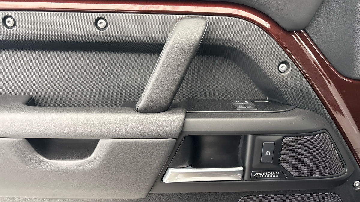 Land Rover Defender 130 Image 19