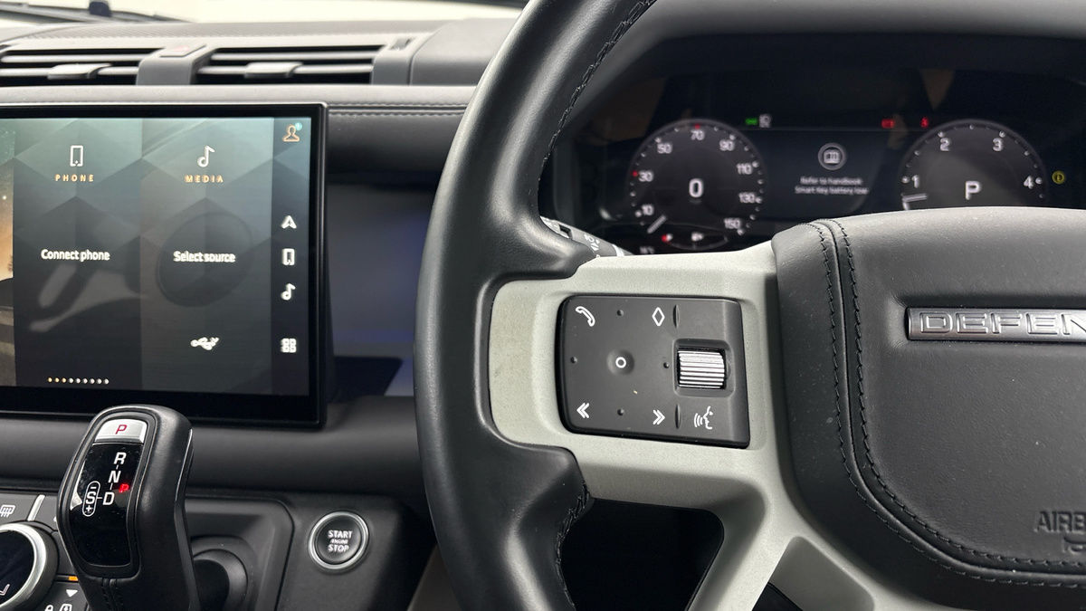 Land Rover Defender 110 Image 13