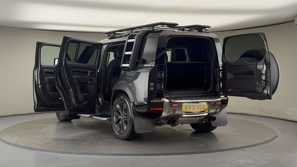 Land Rover Defender 110 Image 23