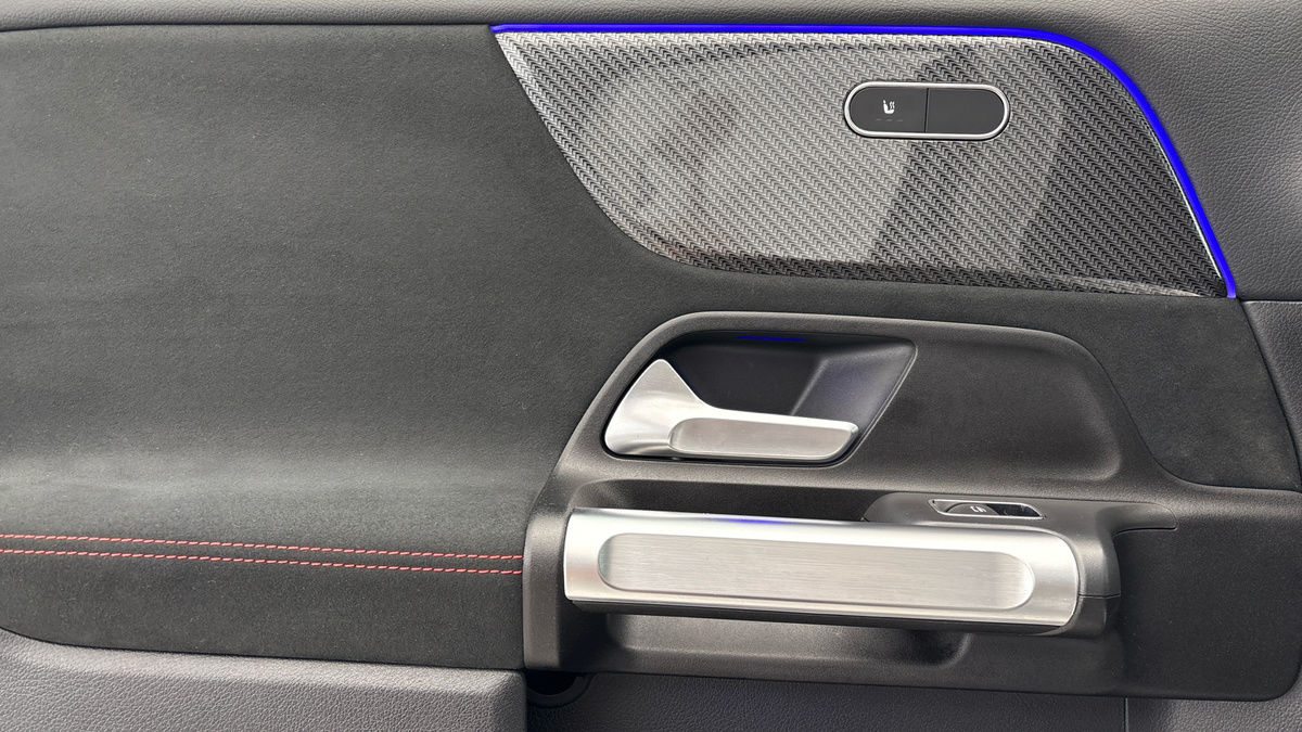 Mercedes-Benz GLB Image 19