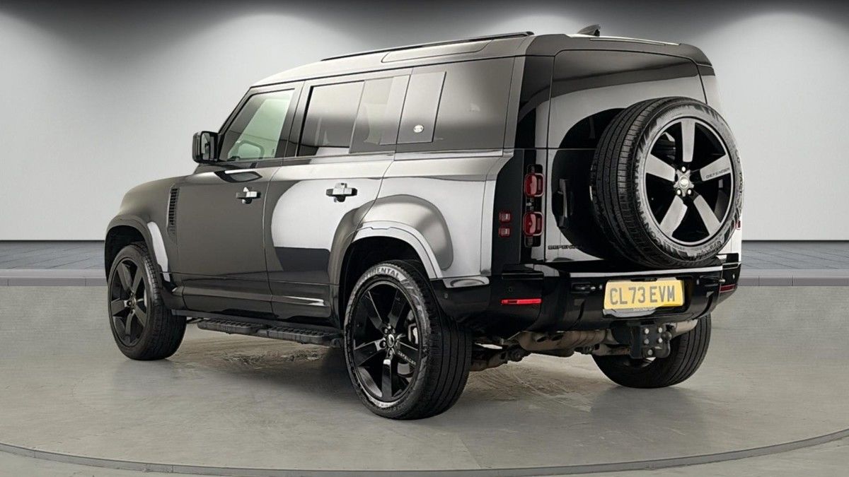 Land Rover Defender 110 Image 2