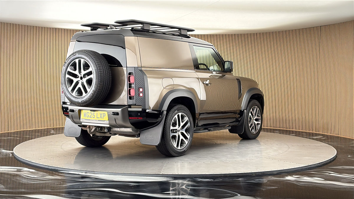 More views of Land Rover Defender 90