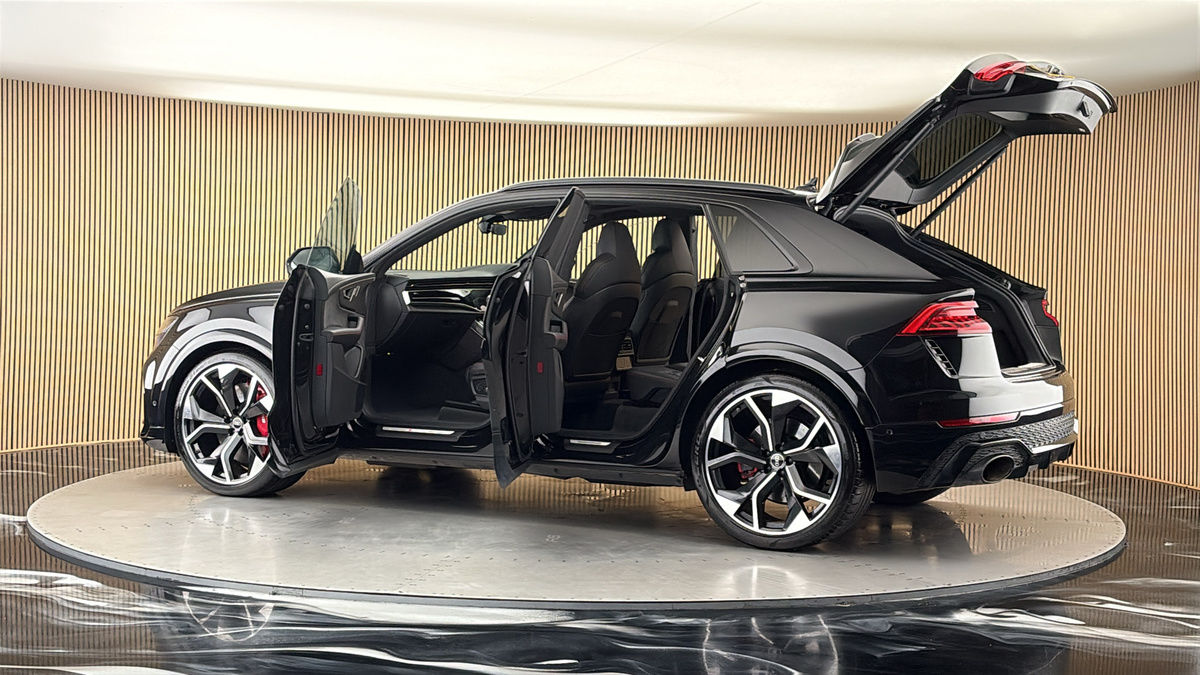 More views of Audi RSQ8