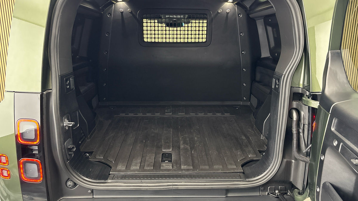 Land Rover Defender 90 Image 11