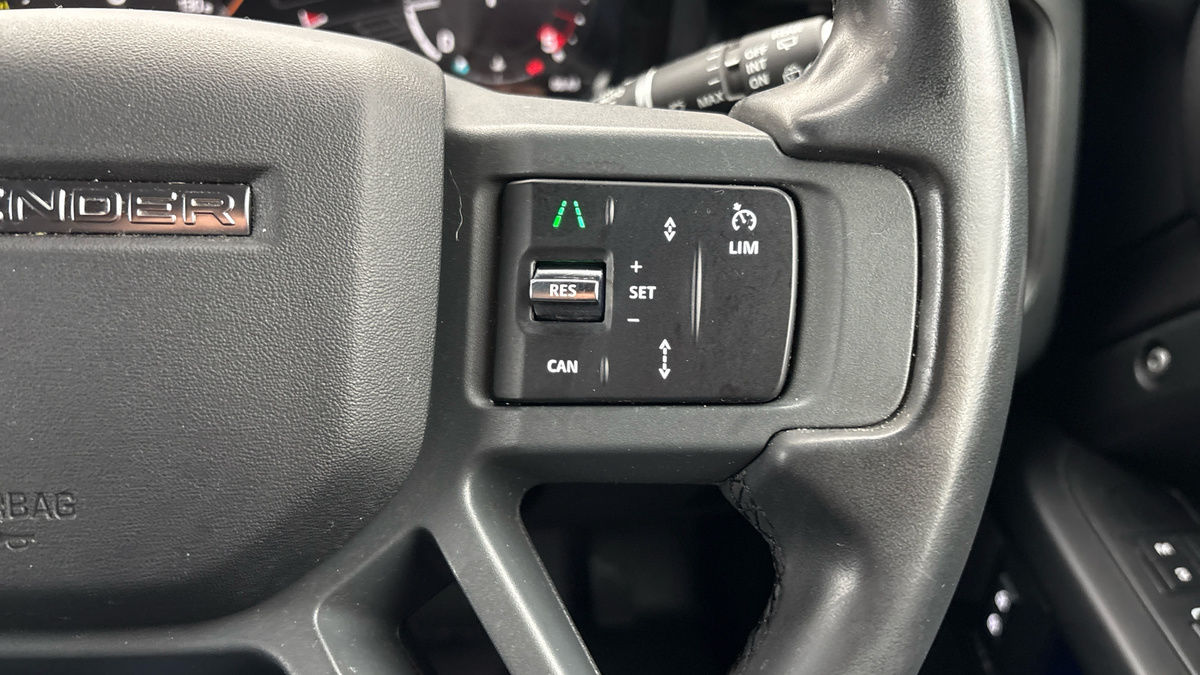 Land Rover Defender 110 Image 14