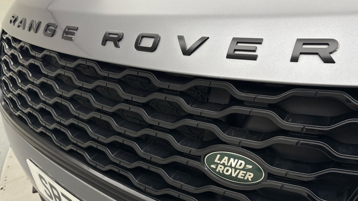 Land Rover Range Rover Velar Image 24