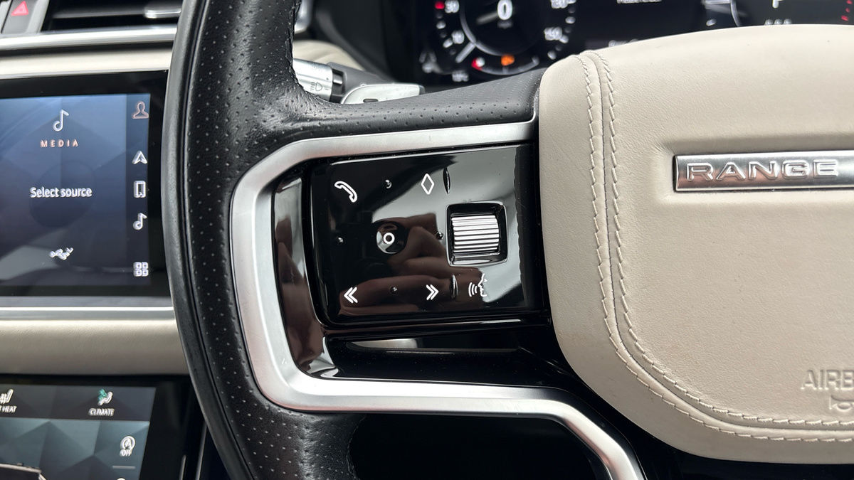 Land Rover Range Rover Velar Image 13