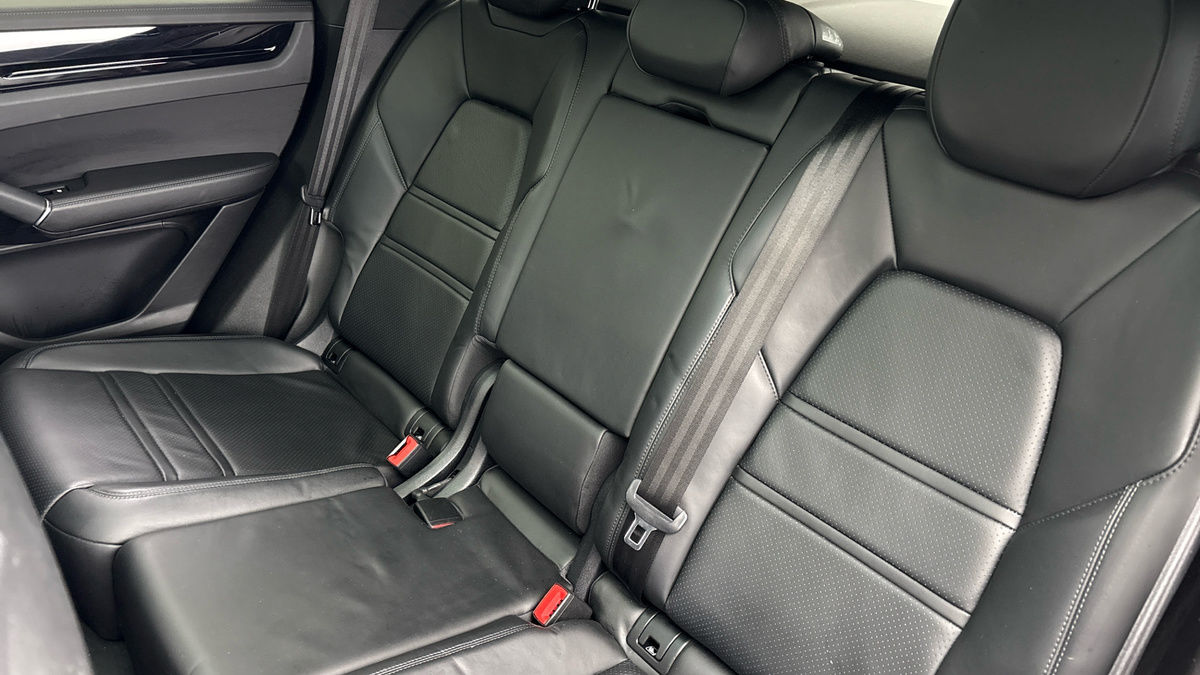 Porsche Cayenne Image 8