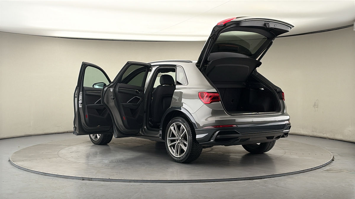 More views of Audi Q3