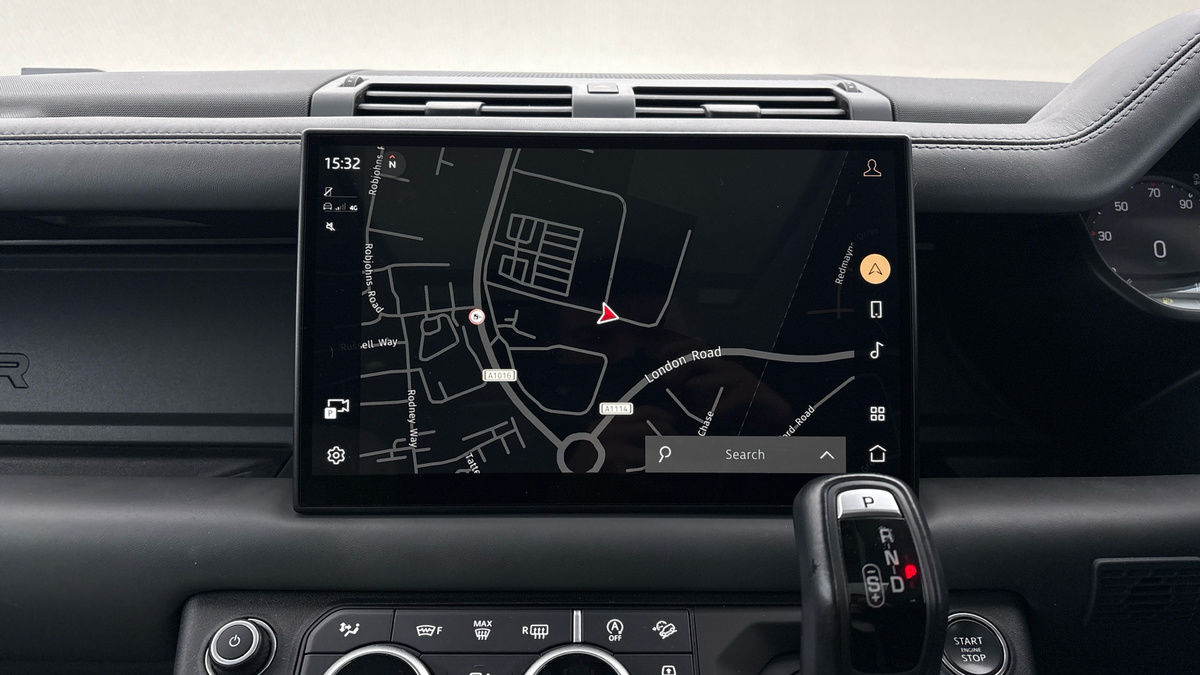 Land Rover Defender 110 Urban Image 17