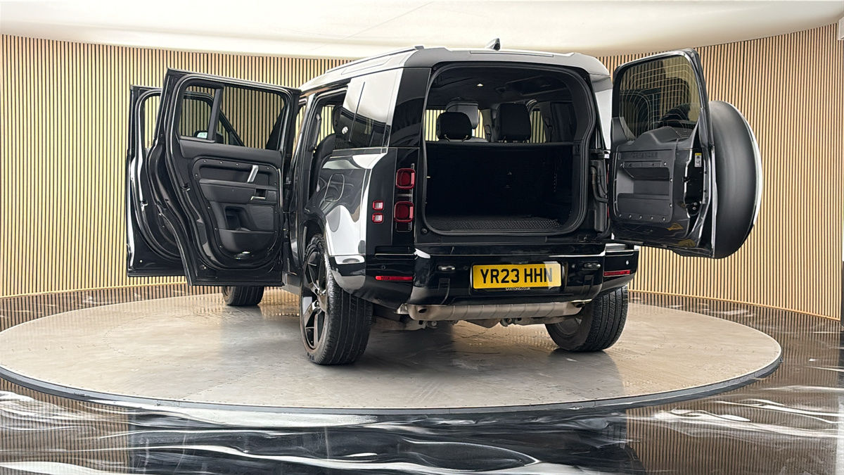 More views of Land Rover Defender 110