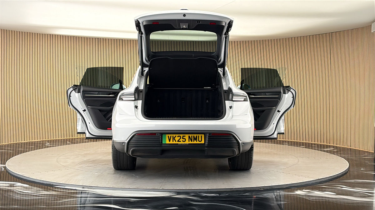 More views of Porsche Macan