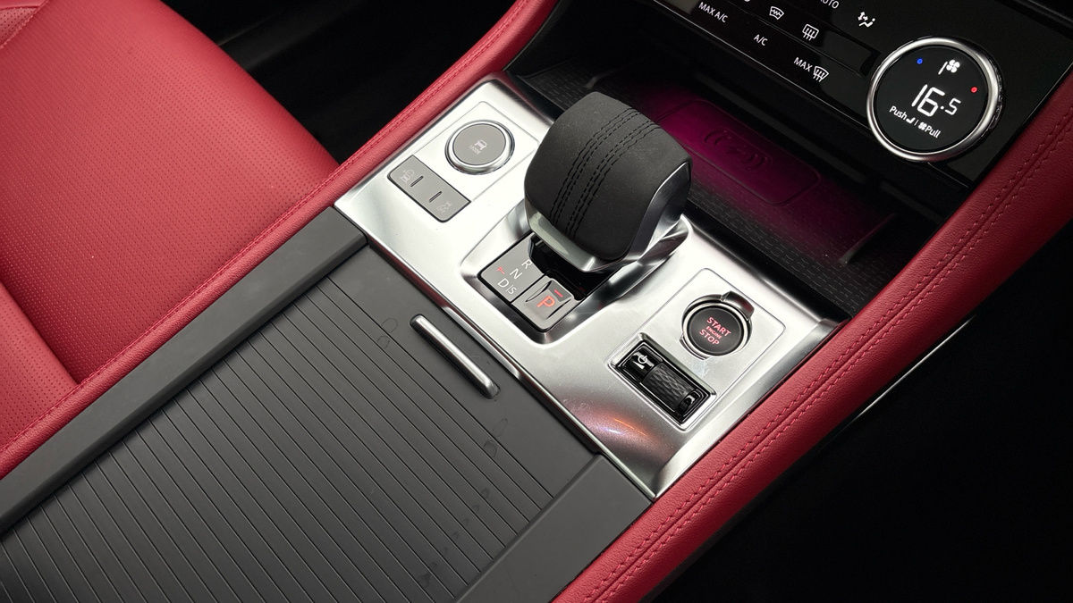 Jaguar F-PACE Image 18