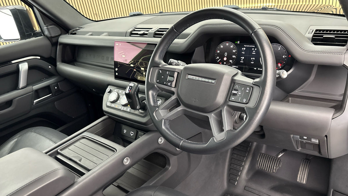 Land Rover Defender 110 Image 5