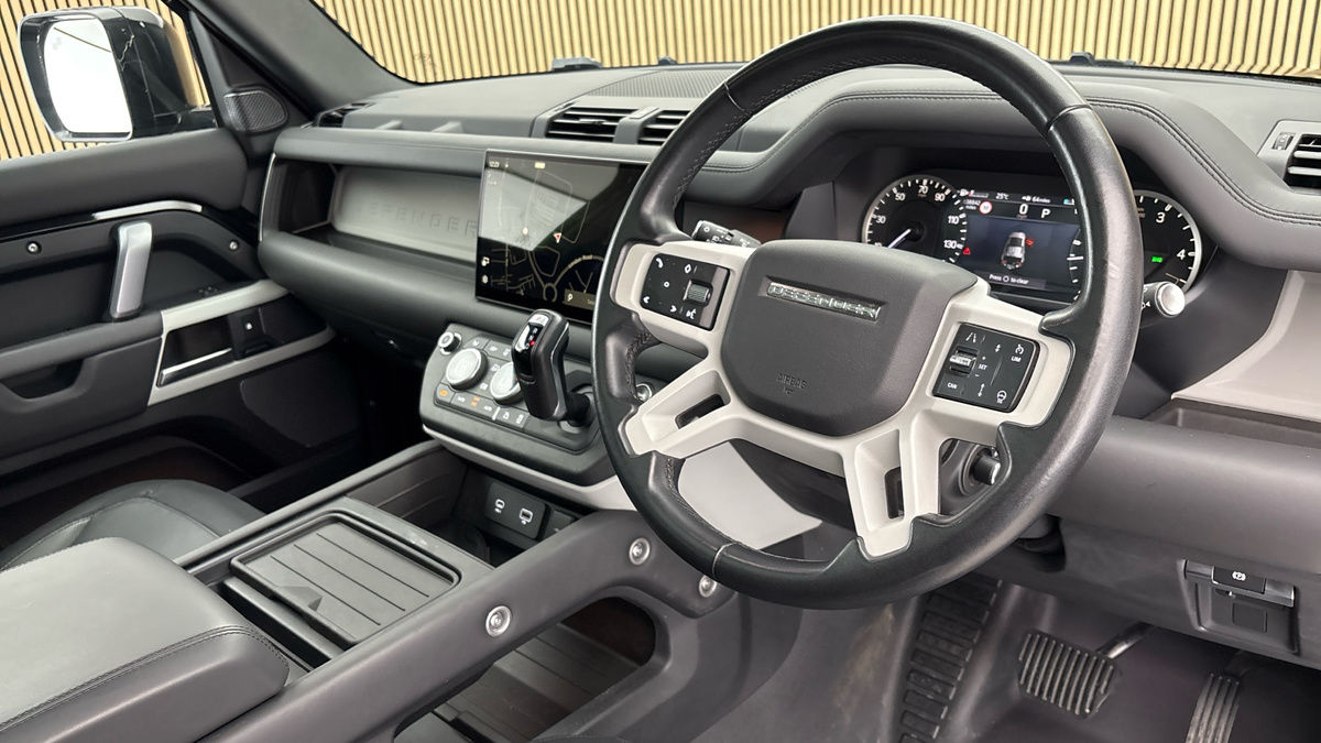 Land Rover Defender 110 Image 5