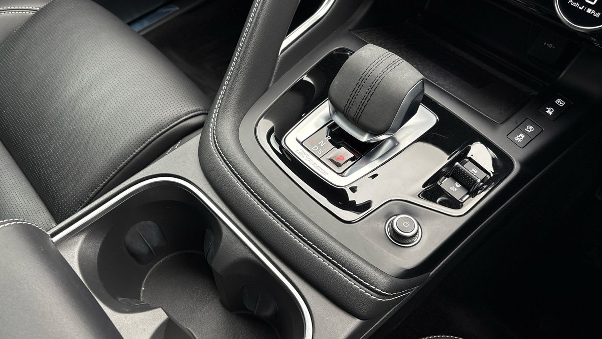 Jaguar E-PACE Image 18