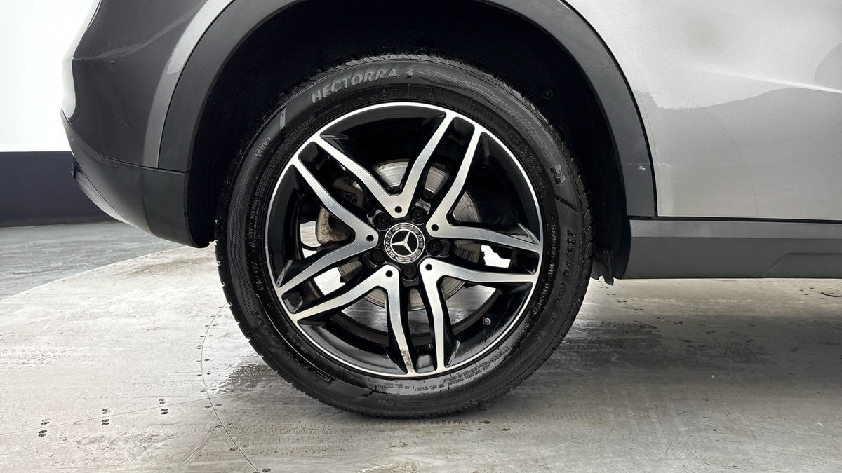 Mercedes-Benz GLA Image 10