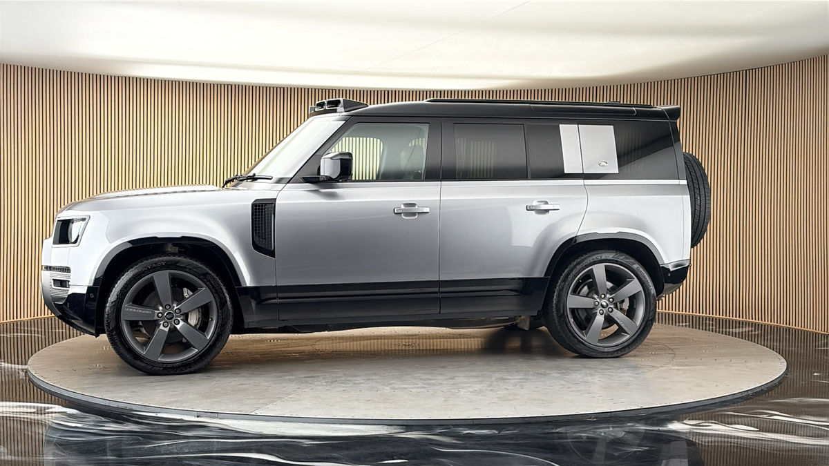 More views of Land Rover Defender 110