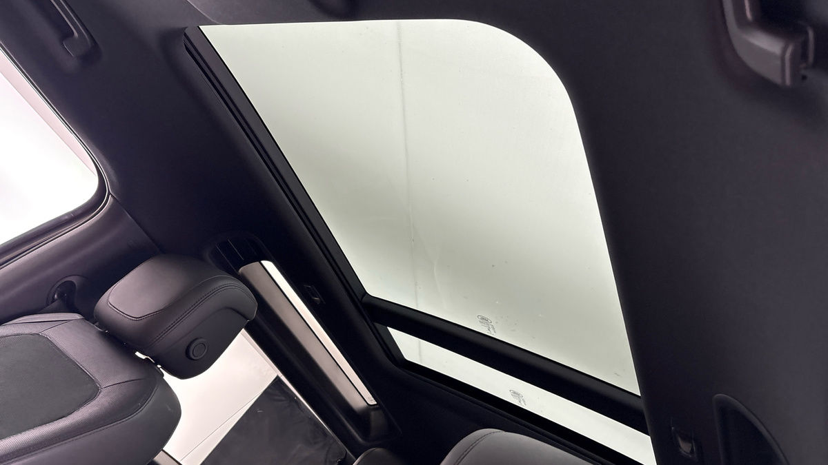 Land Rover Defender 90 Image 6