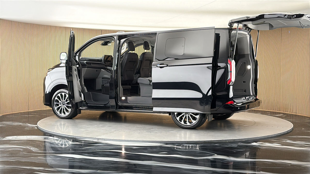 More views of Ford E-Tourneo Custom