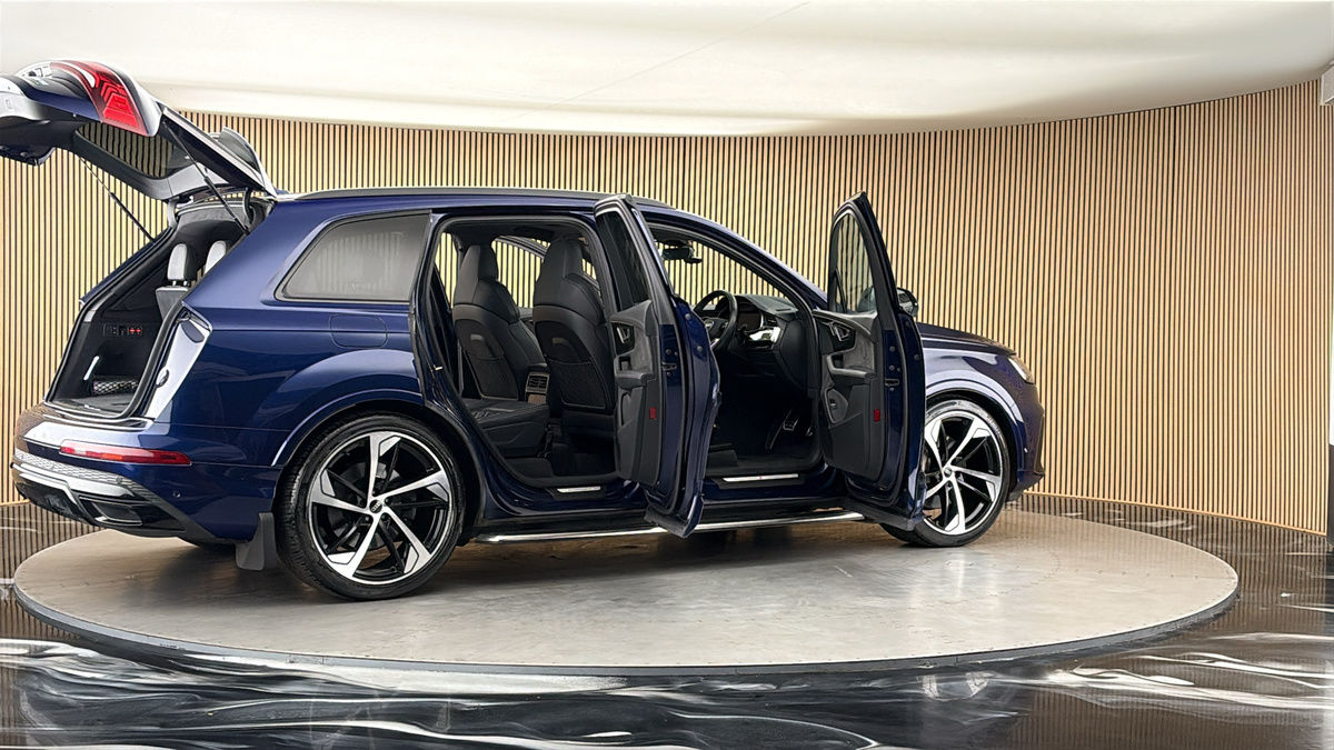 More views of Audi Q7