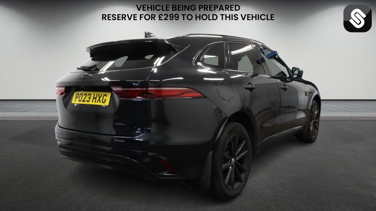 Jaguar F-PACE Image 4