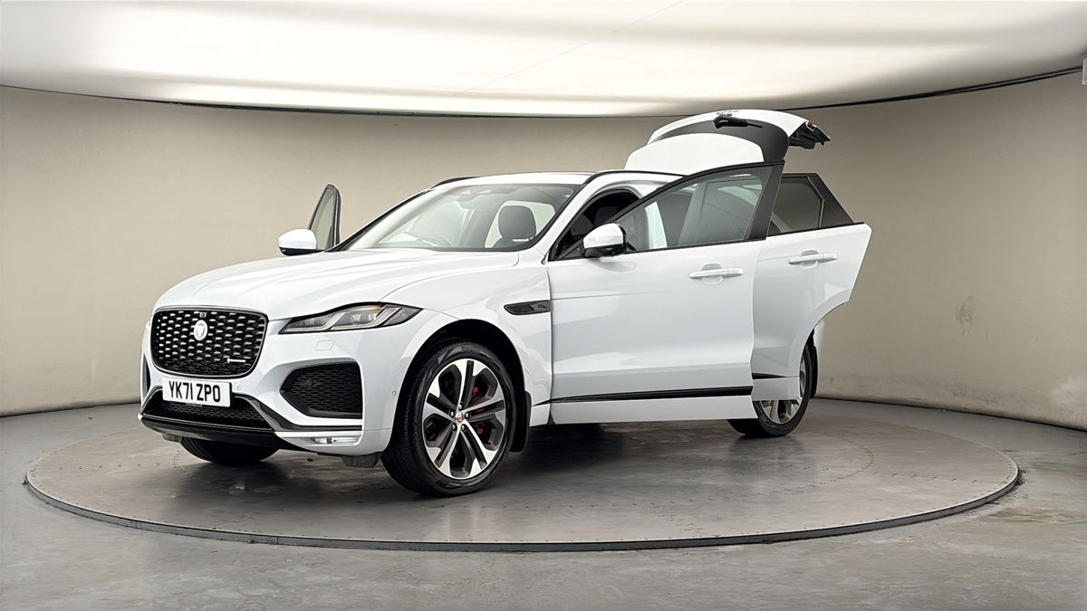 Jaguar F-PACE Image 22