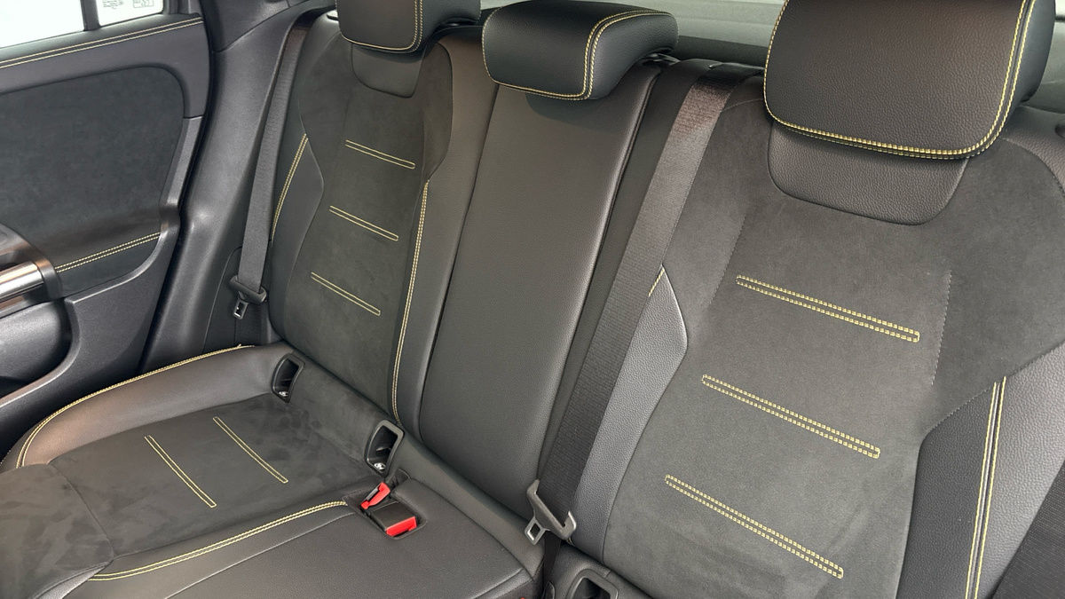 Mercedes-Benz GLA Image 8