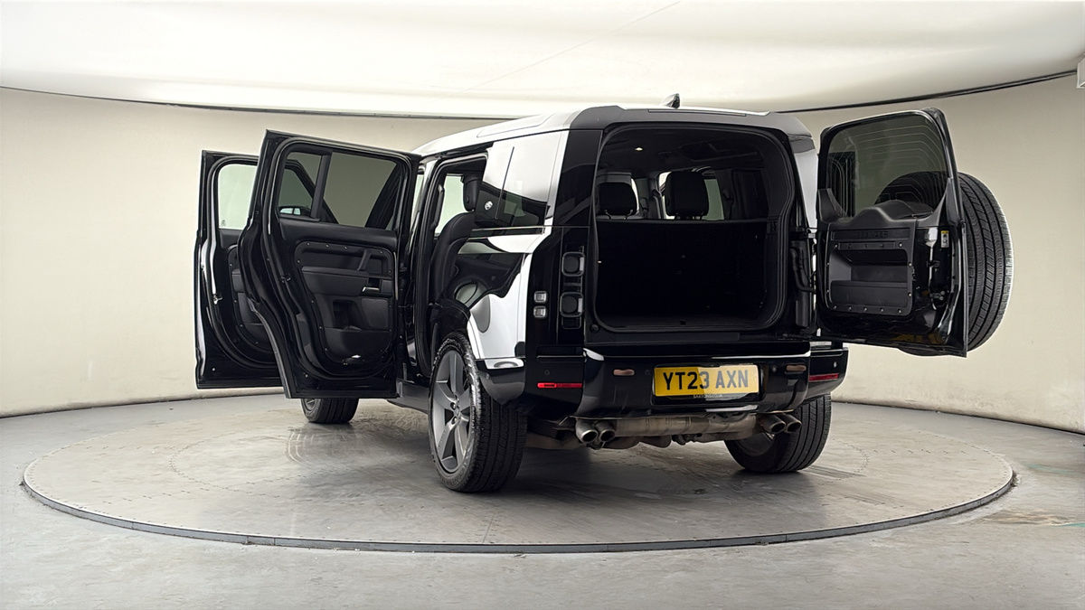 More views of Land Rover Defender 110