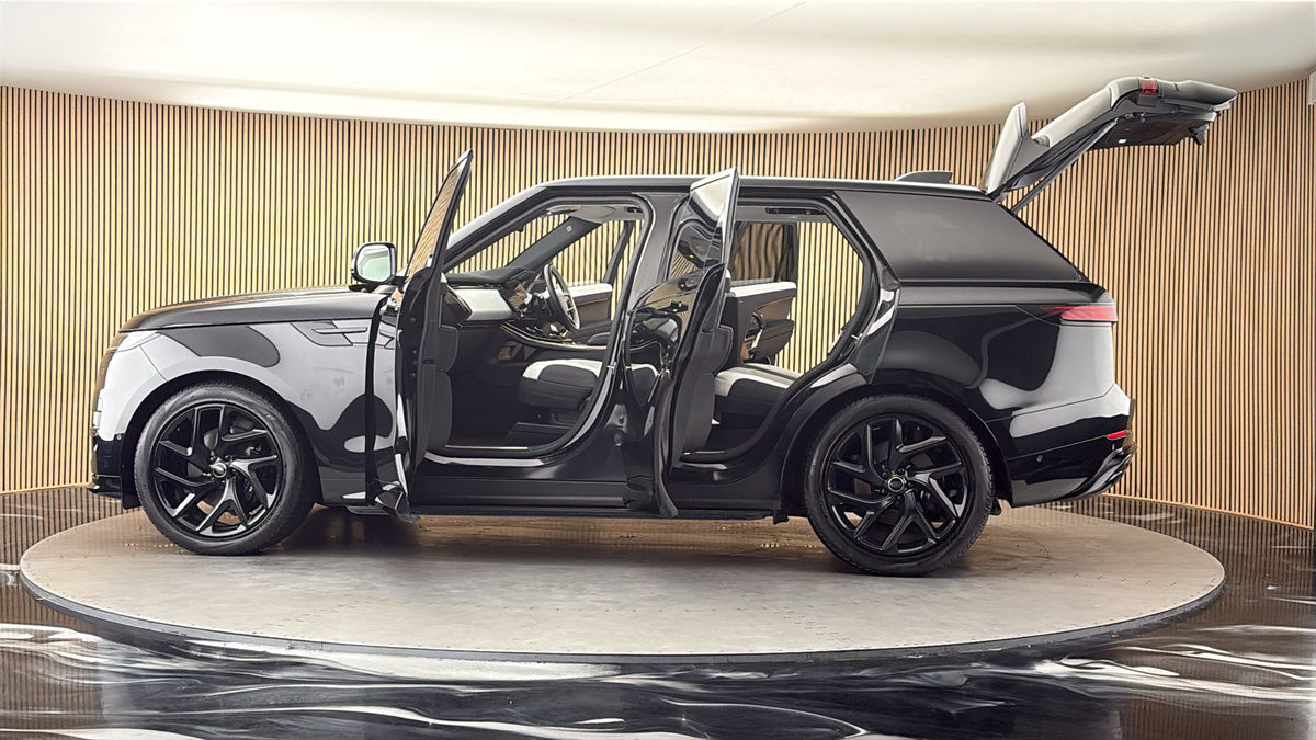 More views of Land Rover Range Rover Sport