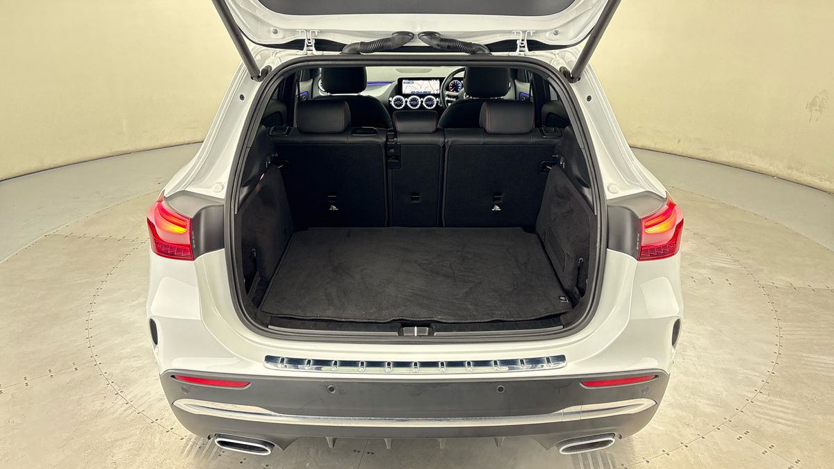 Mercedes-Benz GLA Image 11