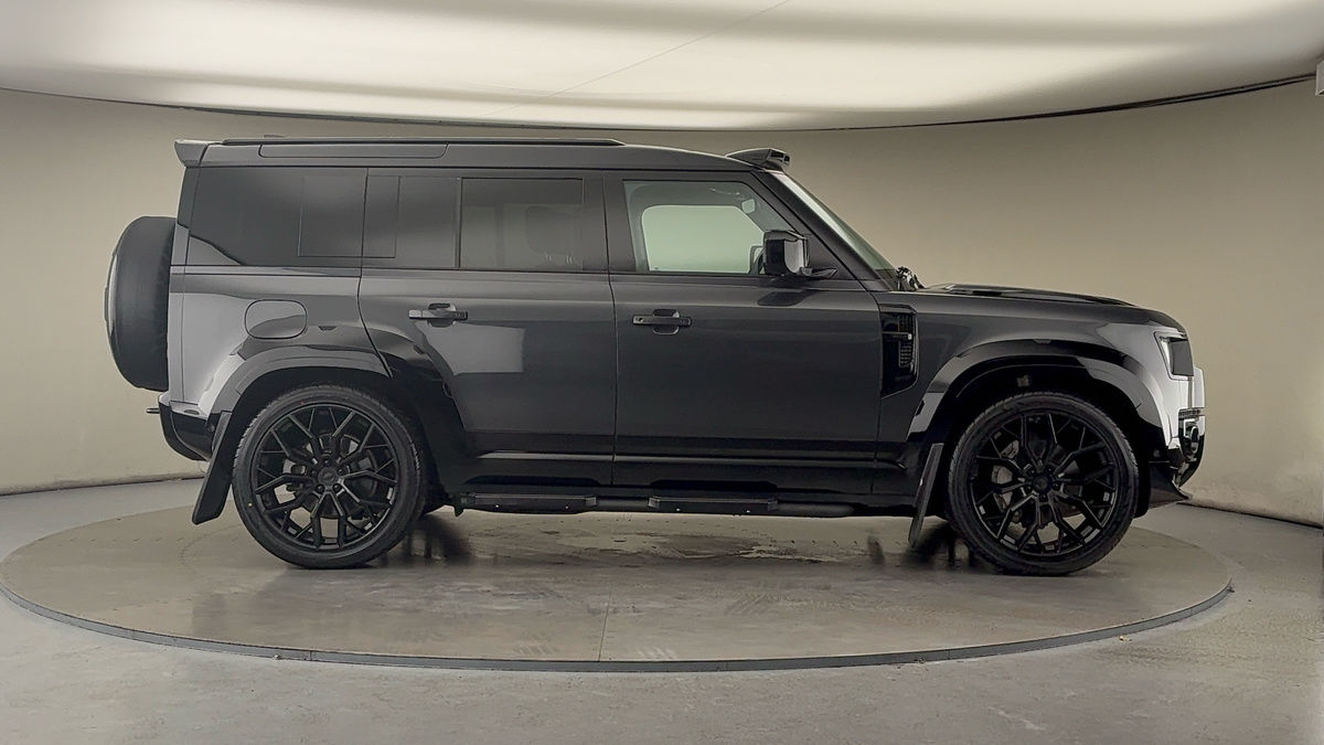 Land Rover Defender 110 Urban Image 16