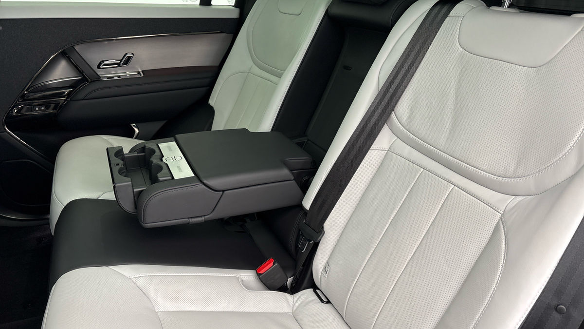 Land Rover Range Rover Sport Image 9