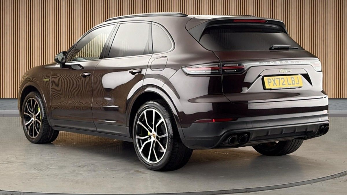 Porsche Cayenne Image 2