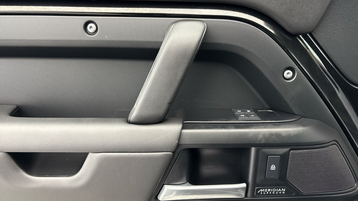 Land Rover Defender 110 Urban Image 19