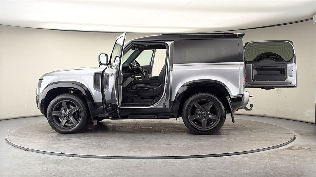 More views of Land Rover Defender 90