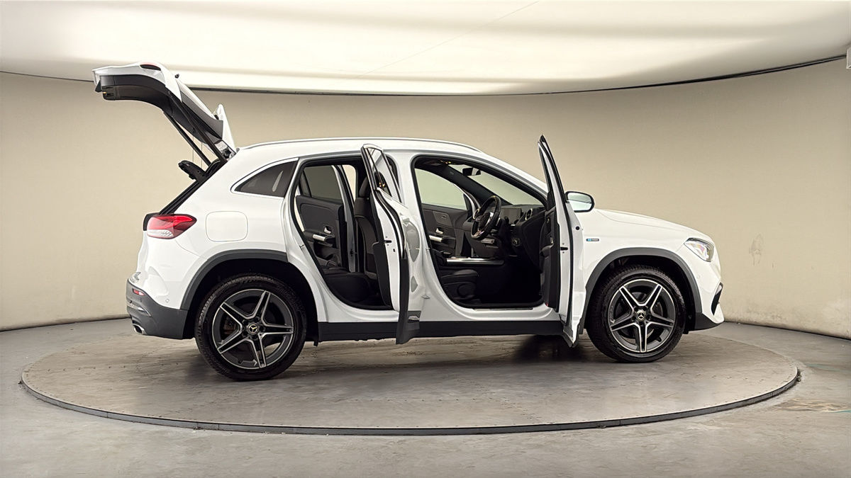 More views of Mercedes-Benz GLA
