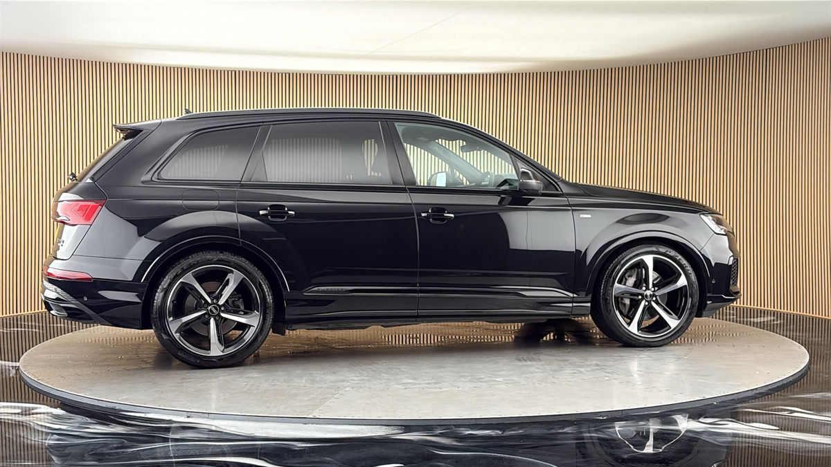More views of Audi Q7