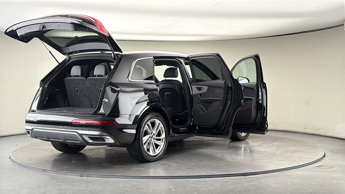 More views of Audi Q7