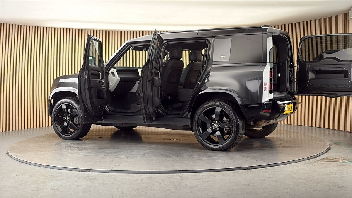 More views of Land Rover Defender 110