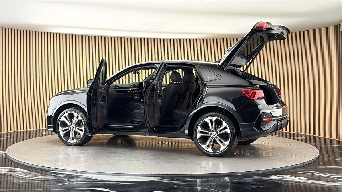 More views of Audi Q3