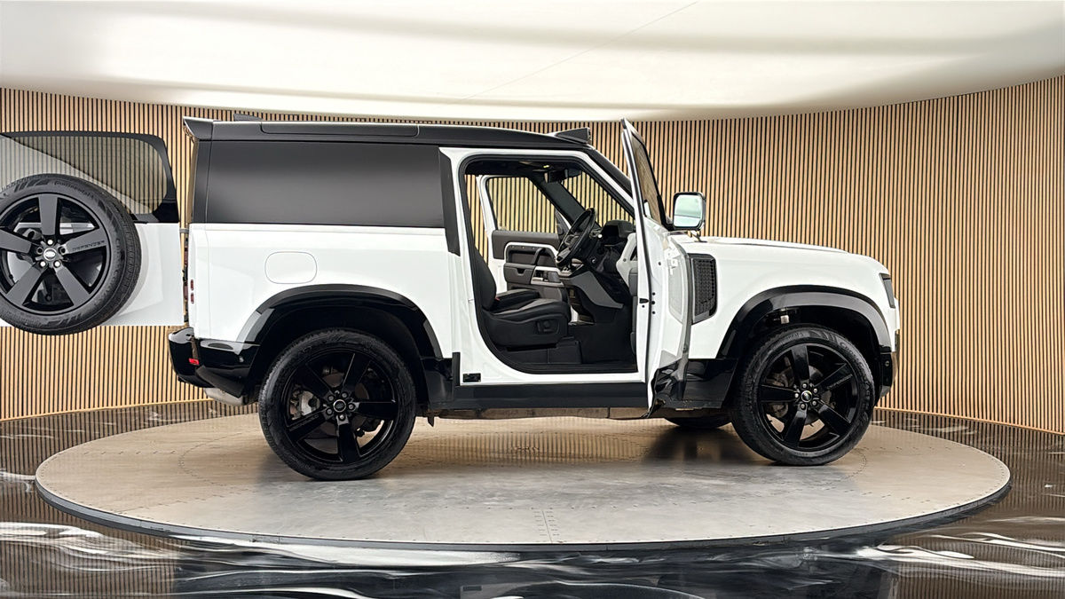 More views of Land Rover Defender 90