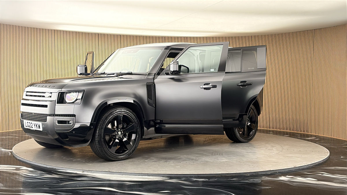 Land Rover Defender 110 Image 22