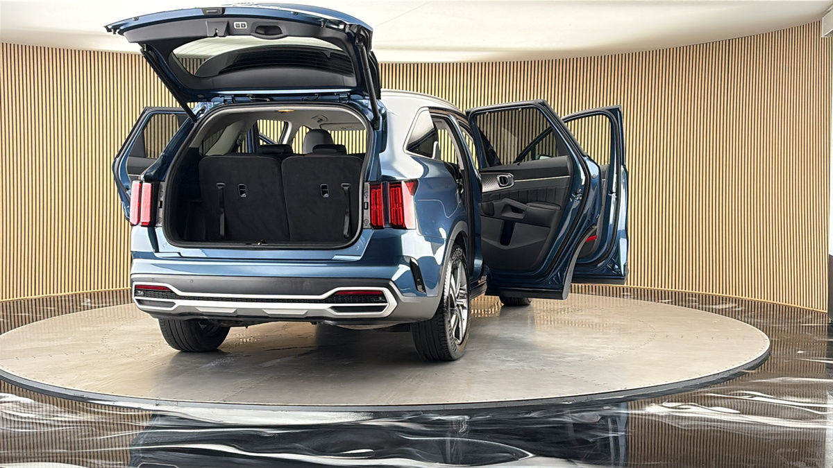 More views of Kia Sorento