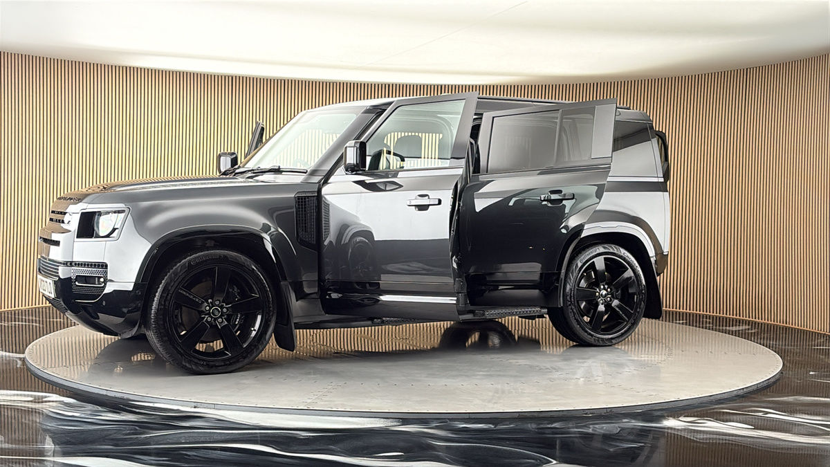 More views of Land Rover Defender 110